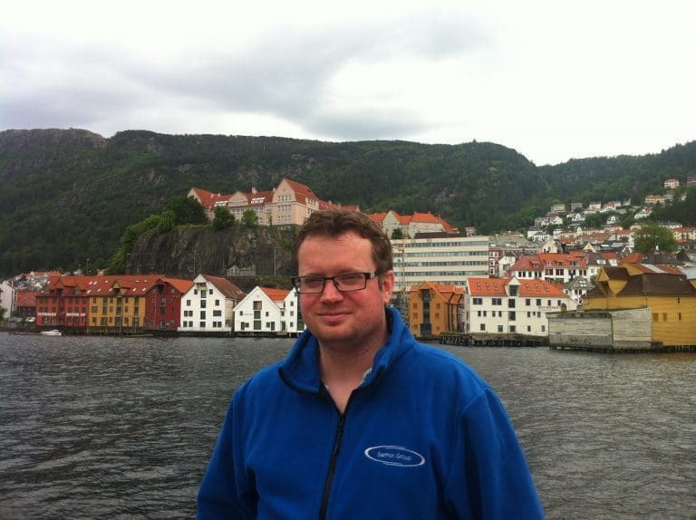 Advarer mot full integrasjon