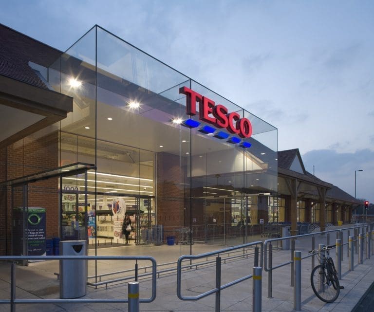 Tesco løfter lakseprisen