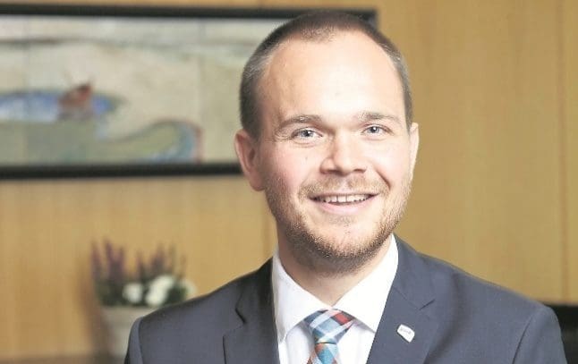 Innfører flatt tak for gebyr