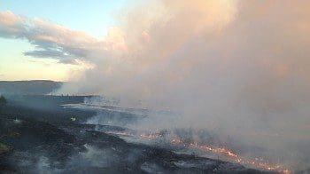 Kjemper mot flammene