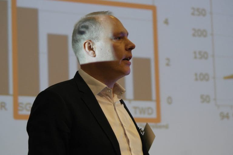 – Mange importører som er reserverte med å bestille norsk laks