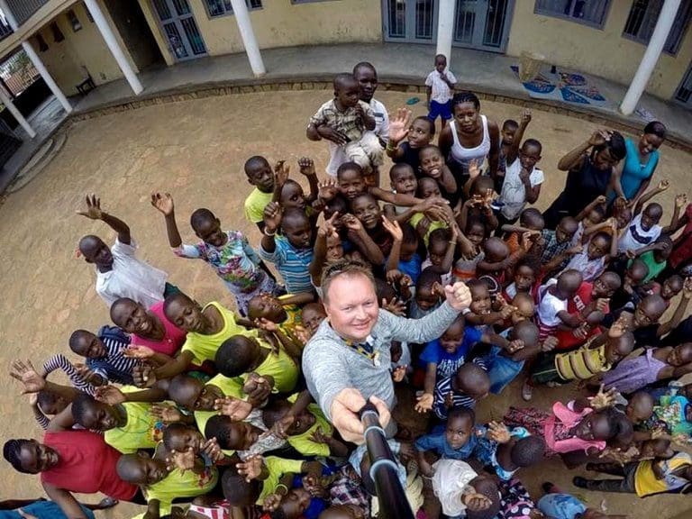 Sekkingstad sponser skoleprosjekt i Uganda