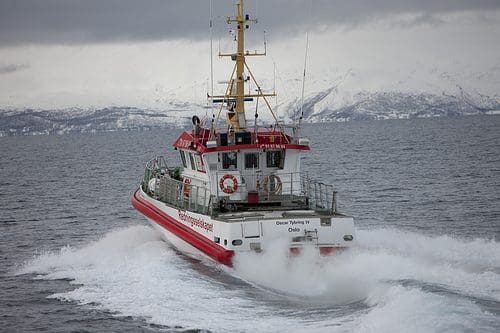 Arbeidsbåt på grunn sør for Tromsø