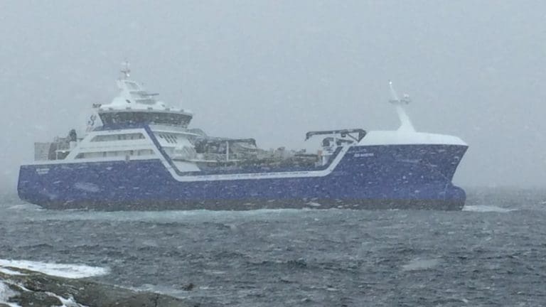 Se bildene: “Ro North” på grunn ved Roan