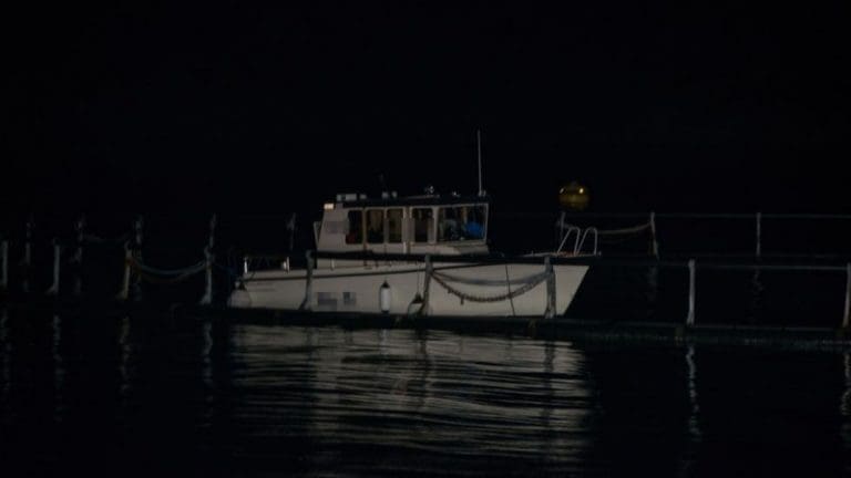 Båt med sju krasjet med fiskemerd utenfor Hitra