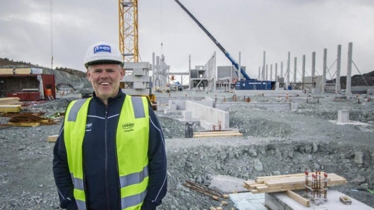 Kjempeanlegget reiser seg på Jøsnøya på Hitra