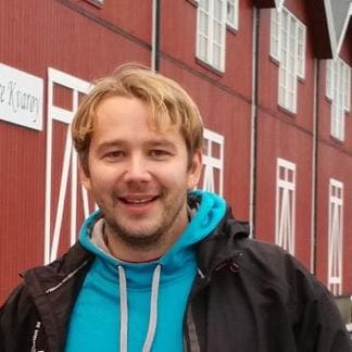 Han opplever kontrastenes verden