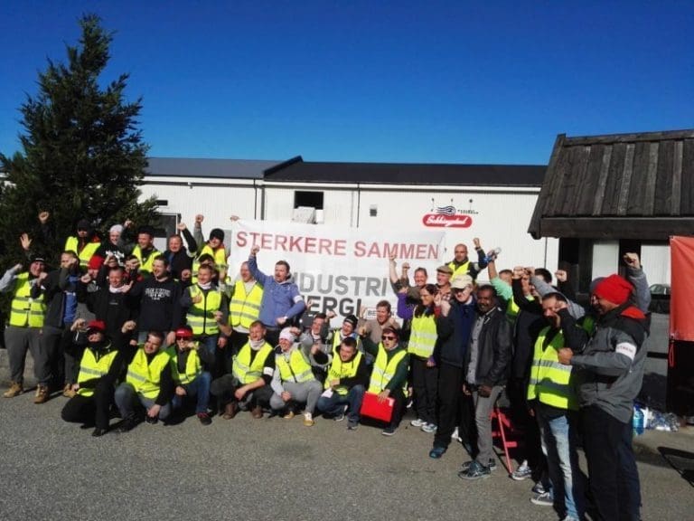 Ansatte ved kassefabrikk varsler sympatistreik med Norse Production