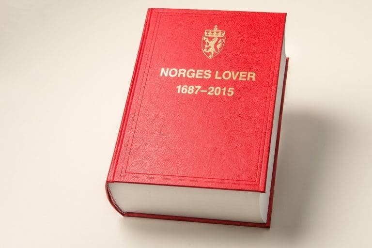 Tidligere EWOS-leder tiltalt for grov korrupsjon av Økokrim