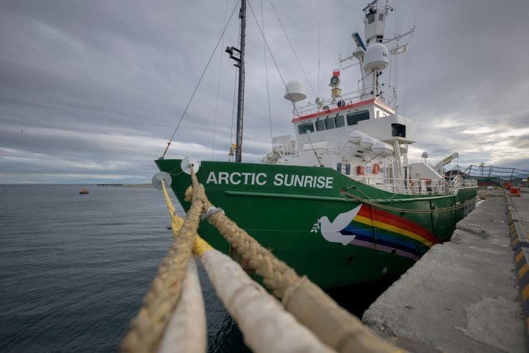 Greenpeace hevder brønnbåter slipper ut vann med giftalger i hvalområde