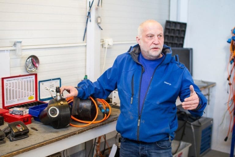 Med testkjøring hjemme i badekaret og konas rispakke, utviklet Ingvar (57) en leppefiskautomat