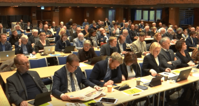 Høy temperatur under oppdrettsdebatt på fylkestinget i Trøndelag
