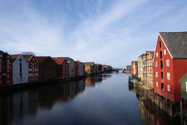 Kverva-topp søkte ikke om tillatelse da han startet byggingen av ny mur mot Nidelva