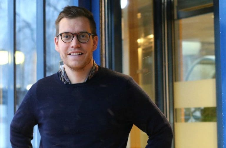 Nofima-forskeren har studert franske avisartikler i over ti år for å se hva som skrives om norsk laks. Det er ikke hyggelig lesning