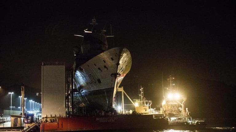 Fregatten KNM «Helge Ingstad» har kommet hjem til Haakonsvern orlogsstasjon