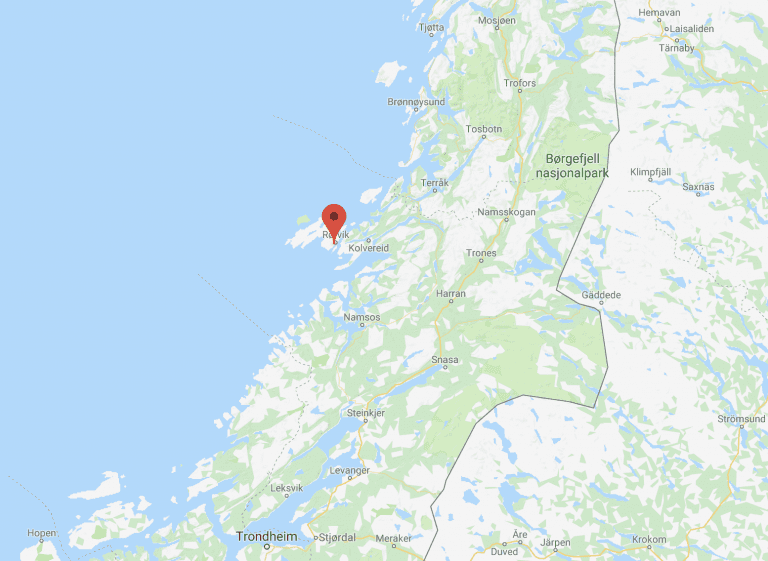 32 meter lang fraktebåt i brann ved Marøy Marina i Rørvik