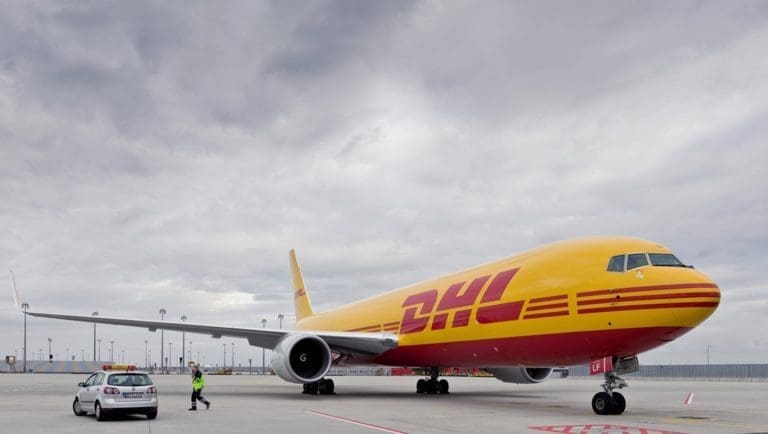 To år etter at DHL åpnet fraktrute mellom Lakselv og Oslo, er det foreløpig slutt: – Uavklart situasjon