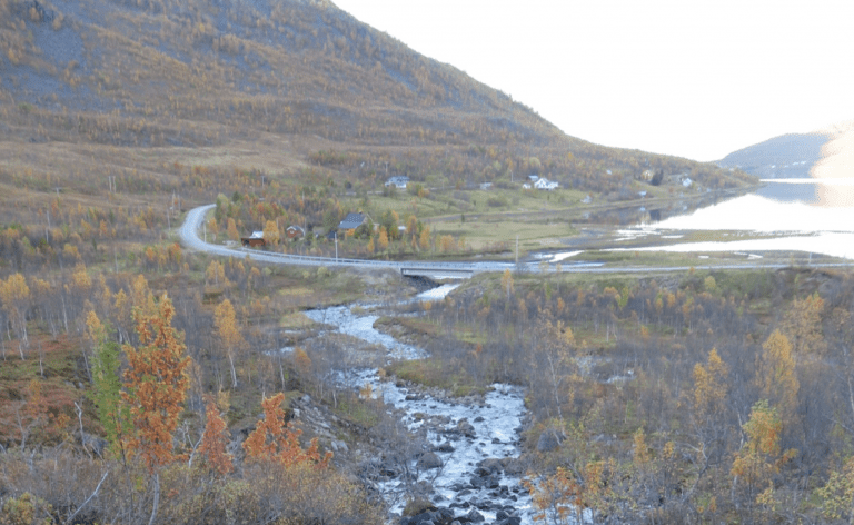 Utsettelse på utsettelse, men investoren hevder det er nok ressurser til å finansiere landbasert milliardanlegg i Finnmark