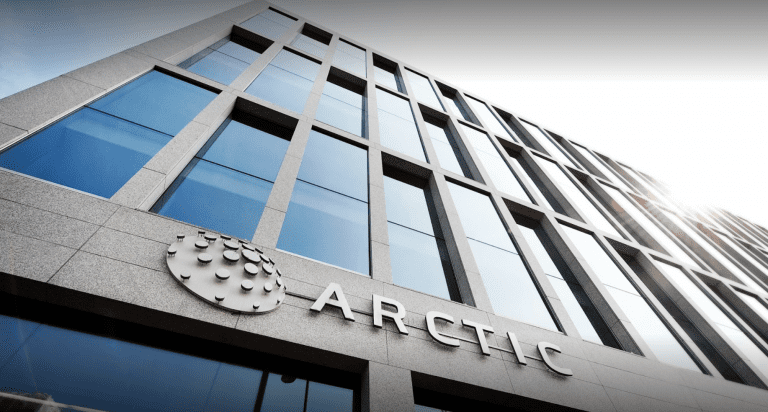 Arctic Securities ser høyere laksepriser fremover, men kutter kursmålet i Atlantic Sapphire med en tredjedel
