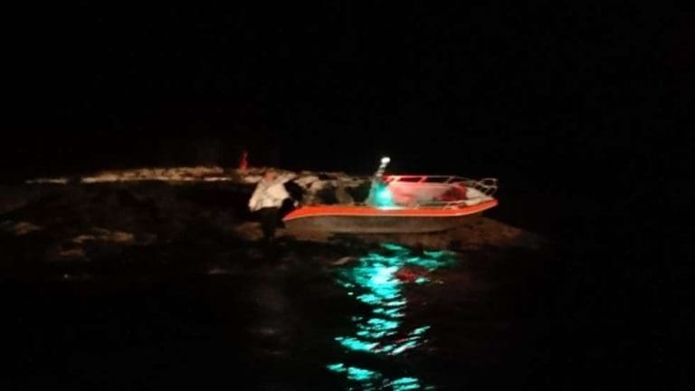 Turister reddet fra holme av SalMar-ansatte