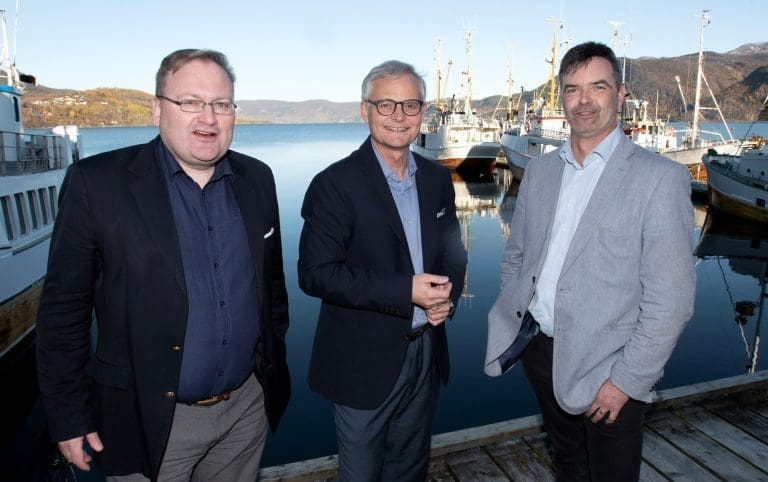 Etablerer forretningsbank sammen i nord og vest
