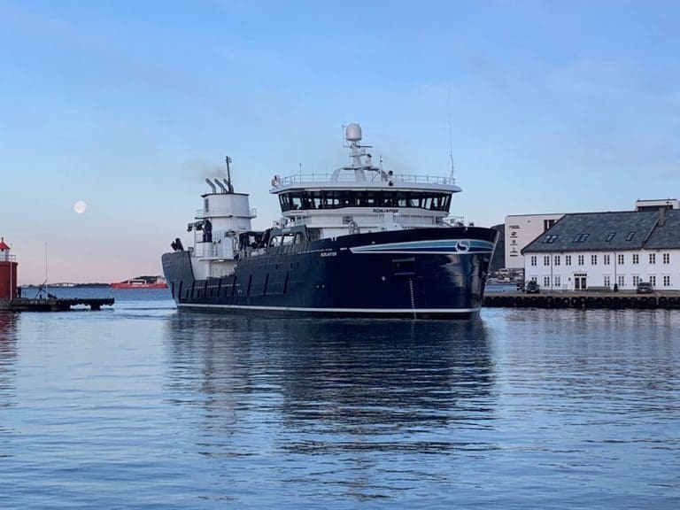 Dagen før “Ronjafisk” ble døpt, bestilte Sølvtrans to nye brønnbåter