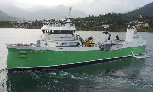 Ferge gikk på grunn – slept til trygg havn av brønnbåten &laquo;Ronja Sund&raquo;