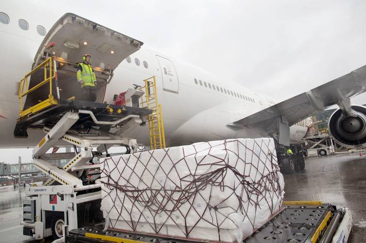 Koronakrisen: Gardermoen Perishable Center håndterer mellom 2.000 og 3.000 tonn laks mindre i måneden