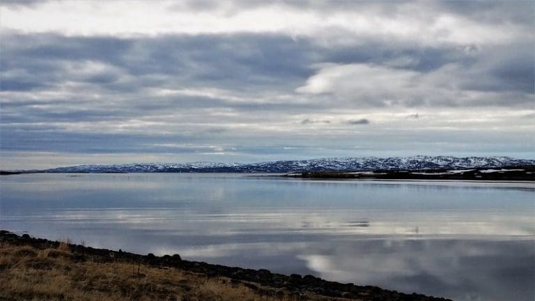 Tidligere landslagsspiller i fotball frir til hjemkommunen – vil drive lakseoppdrett i denne fjorden