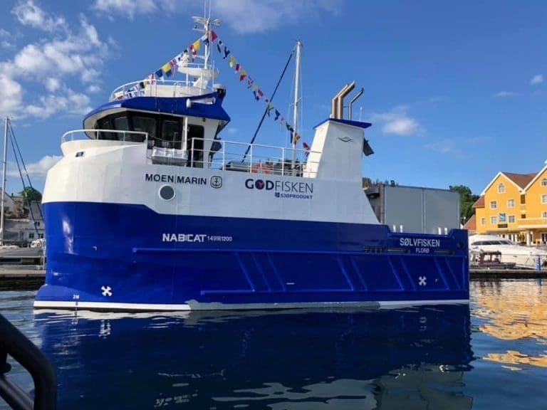 &laquo;Sølvfisken&raquo; måtte hjelpe til da bil med to personer kjørte utenfor kai