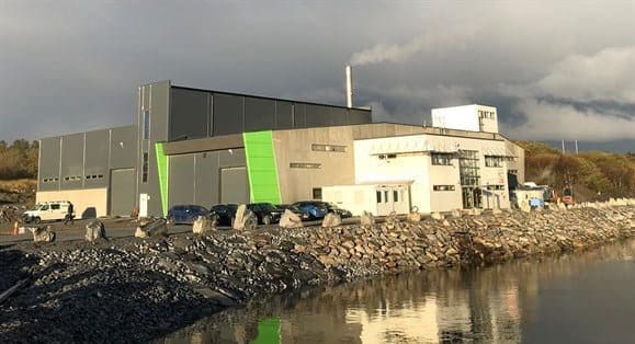 Bruker lakseavskjær til kjæledyrfôr: – Sirkulærøkonomi i praksis
