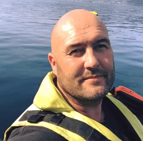 Går fra Mowi til Smir
