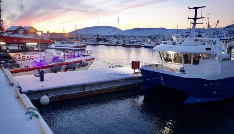 Moen Marins melk og brødbåt «Tord» fra havaristen «Eemslift Hendrika», ble i går overlevert Folden Akva