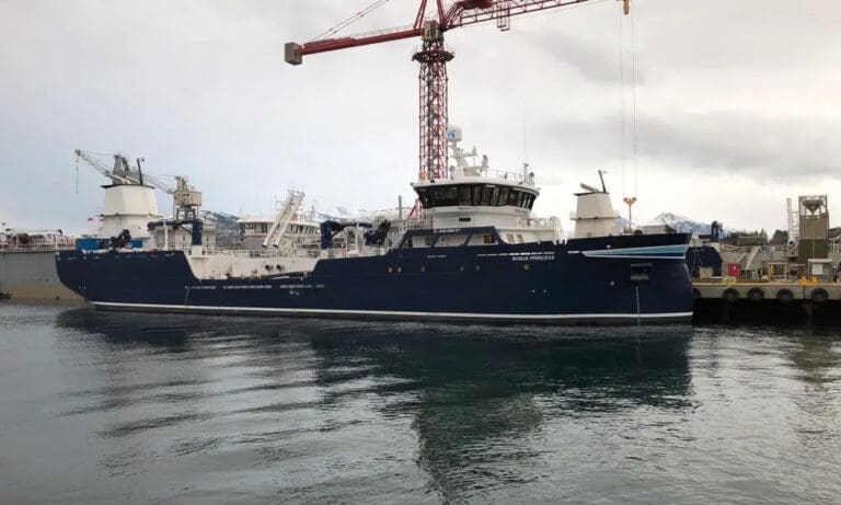Sølvtrans holdt åpen båt for 500 da de døpte &laquo;Ronja Princess&raquo; i Ålesund