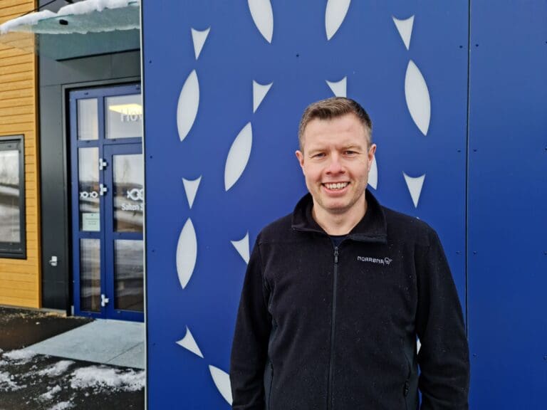 Roald Jakobsen (46) er ansatt som produksjonsleder hos Salten Smolt
