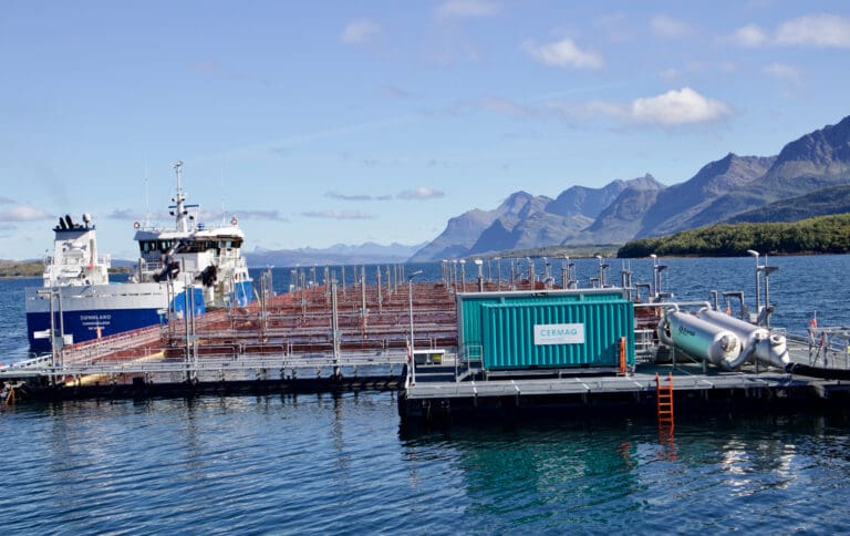Cermaq leverer tilbake oppdrettstillatelser og legger investeringer for fire milliarder kroner på is