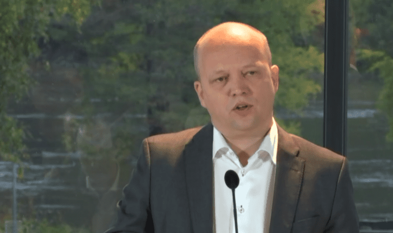 Vedum åpner for å justere på grunnrenteskatten