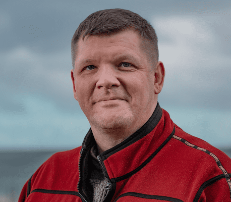 Storeier i Måsøval flytter til Sveits