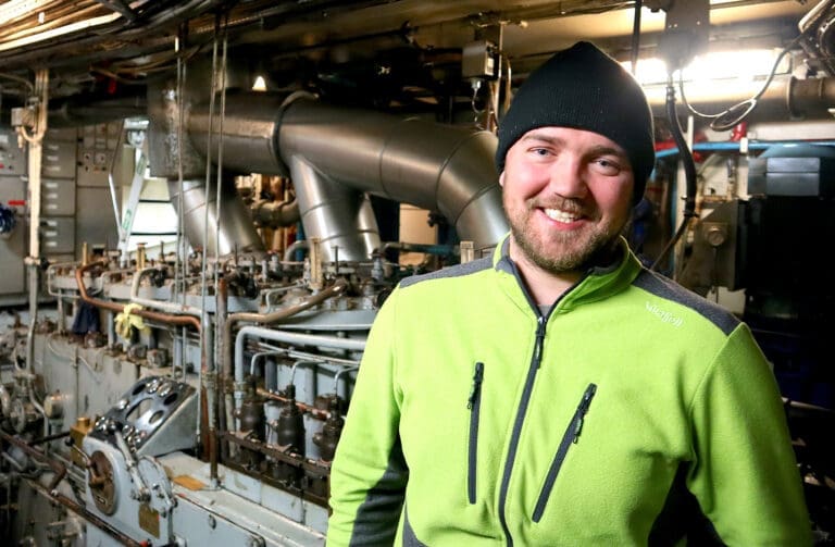 Snart siste tur for den 60 år gamle båtmotoren, men lyden av den forsvinner kanskje ikke