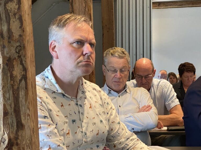 Refser regjeringen: – At dette har dratt ut så lenge er veldig uheldig. Av mange årsaker.