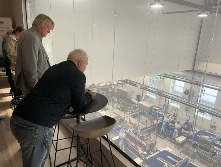 Høyretopp på foredlingsfabrikk: – Krevende å fjerne lakseskatten