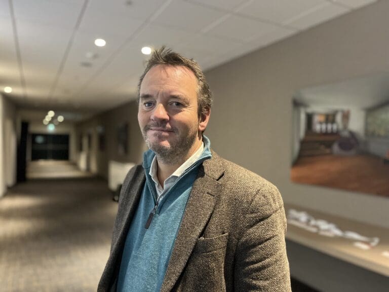 Regjeringen åpner tre havområder for oppdrett: – Vi har ingen tid å miste