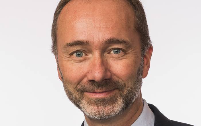 Trond Giske tar “laksebaronene” i forsvar i ny bok