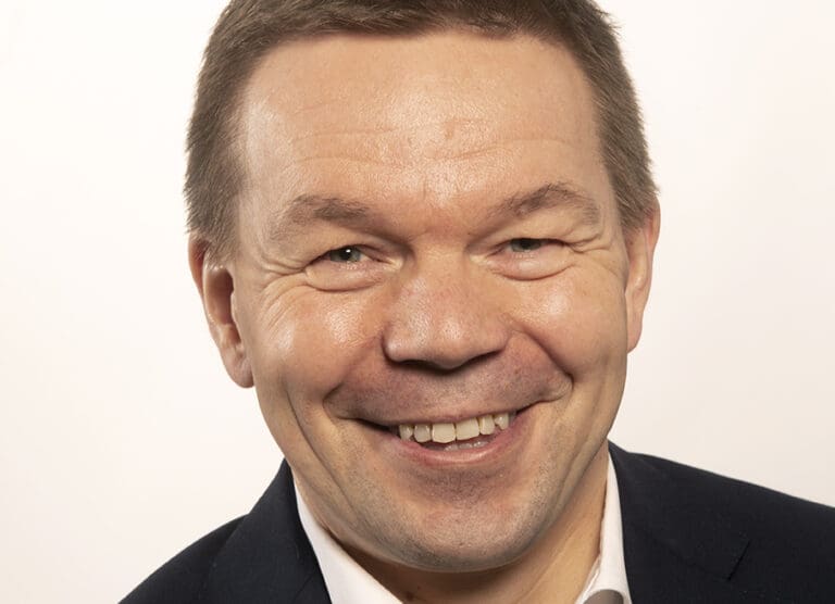 Han tar over roret i Moen Marin