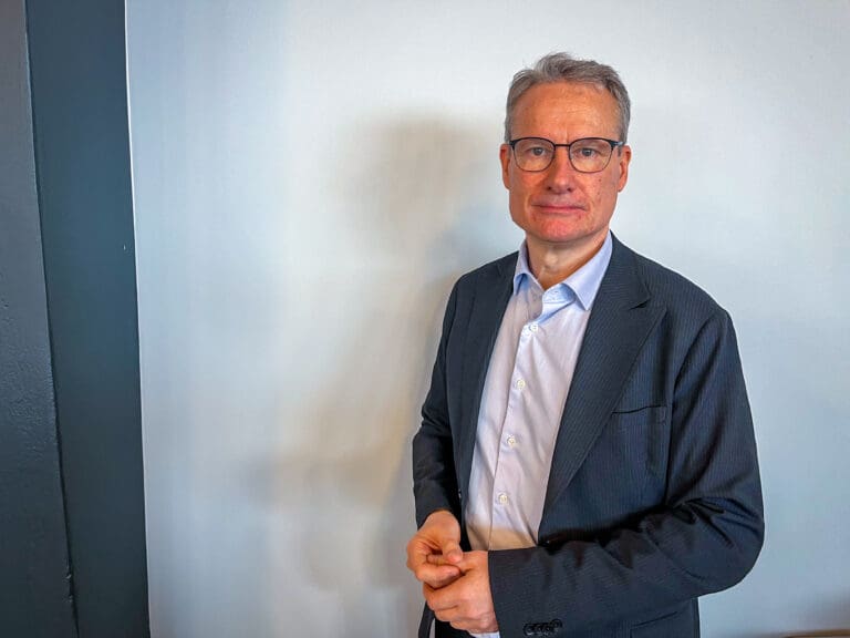 – Viser at det nå blir lagt opp til et kostbart og komplisert system