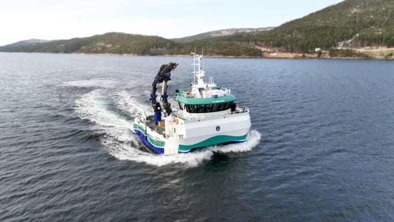 Salmax Service og Sinkaberg inngår avtale om servicebåten &laquo;Endeavour&raquo;