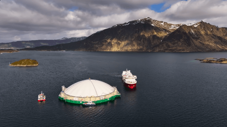 Første fisk på plass i havtanken til Nordlaks